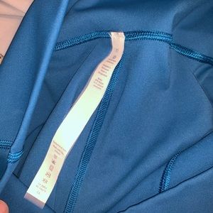 Lululemon crop leggings BNWOT (10) crop legging